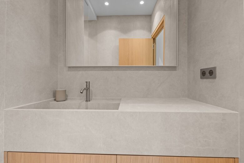 Modern Provençal Elegance in Cap d’Antibes - Antibes, France