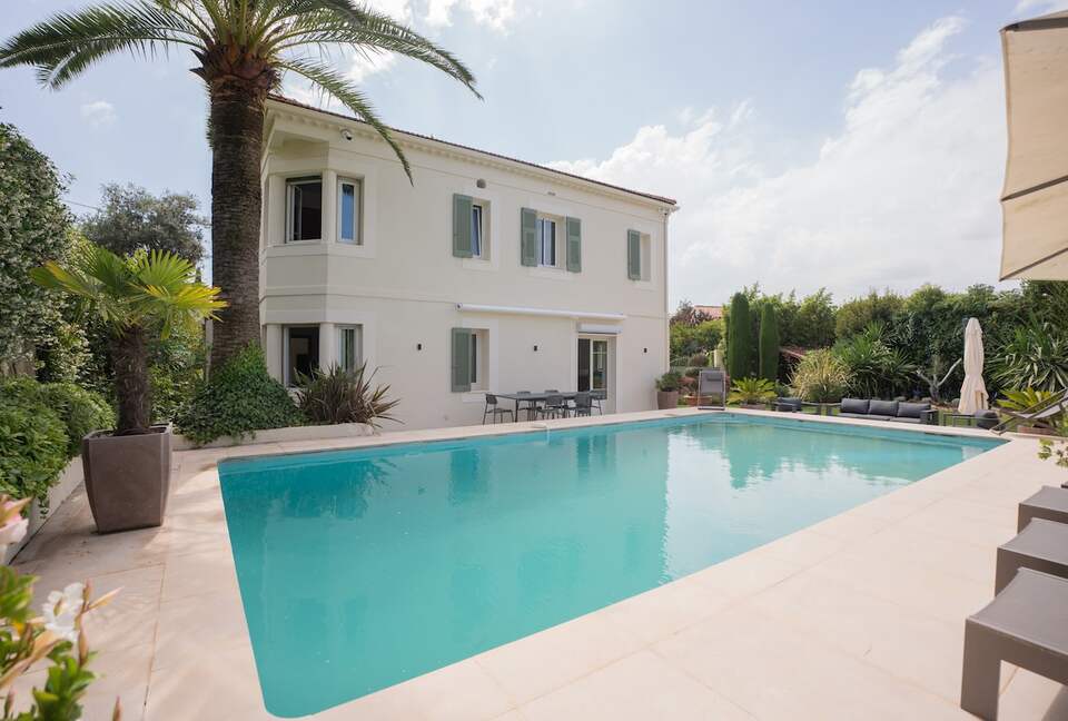 Modern Provençal Elegance in Cap d’Antibes - Antibes, France