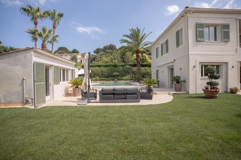Modern Provençal Elegance in Cap d’Antibes - Antibes, France