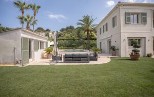 Modern Provençal Elegance in Cap d’Antibes - Antibes, France