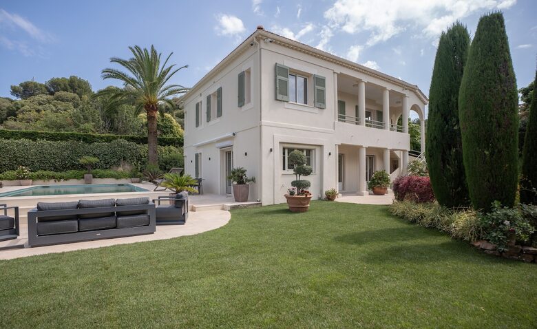 Modern Provençal Elegance in Cap d’Antibes - Antibes, France