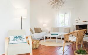 Sunlit Residence Steps from the Beach in Carvalhal - Carvalhal, Portugal