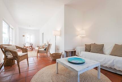 Sunlit Residence Steps from the Beach in Carvalhal - Carvalhal, Portugal