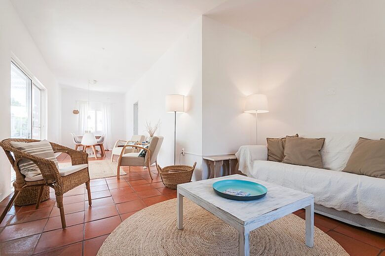 Sunlit Residence Steps from the Beach in Carvalhal - Carvalhal, Portugal