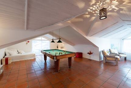 Sunlit Residence Steps from the Beach in Carvalhal - Carvalhal, Portugal