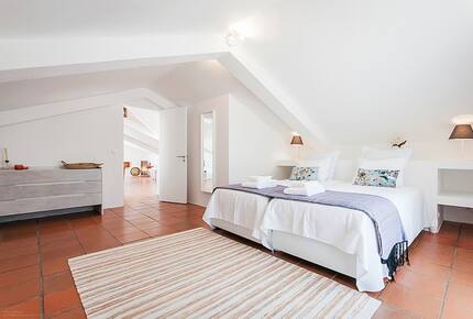 Sunlit Residence Steps from the Beach in Carvalhal - Carvalhal, Portugal