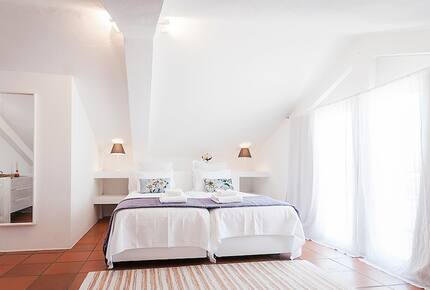 Sunlit Residence Steps from the Beach in Carvalhal - Carvalhal, Portugal