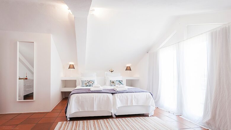 Sunlit Residence Steps from the Beach in Carvalhal - Carvalhal, Portugal