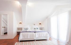 Sunlit Residence Steps from the Beach in Carvalhal - Carvalhal, Portugal