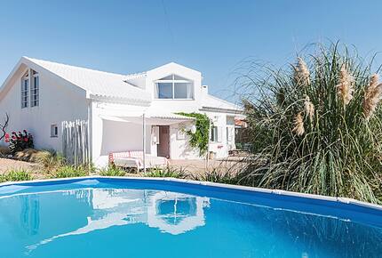 Sunlit Residence Steps from the Beach in Carvalhal - Carvalhal, Portugal