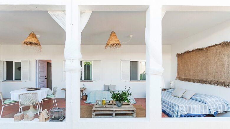 Sunlit Residence Steps from the Beach in Carvalhal - Carvalhal, Portugal