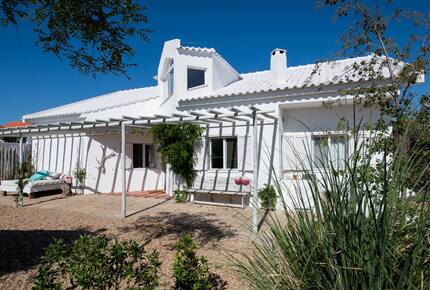 Sunlit Residence Steps from the Beach in Carvalhal - Carvalhal, Portugal