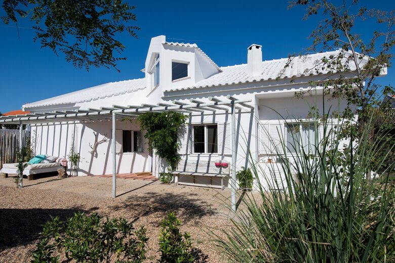 Sunlit Residence Steps from the Beach in Carvalhal - Carvalhal, Portugal