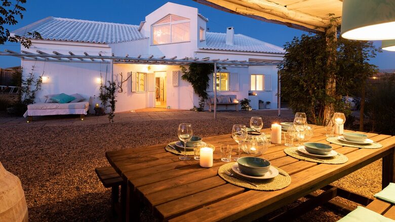 Sunlit Residence Steps from the Beach in Carvalhal - Carvalhal, Portugal