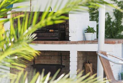 Sunlit Residence Steps from the Beach in Carvalhal - Carvalhal, Portugal