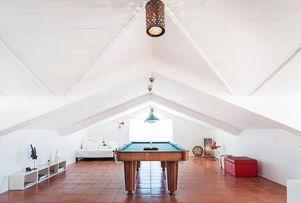 Sunlit Residence Steps from the Beach in Carvalhal - Carvalhal, Portugal