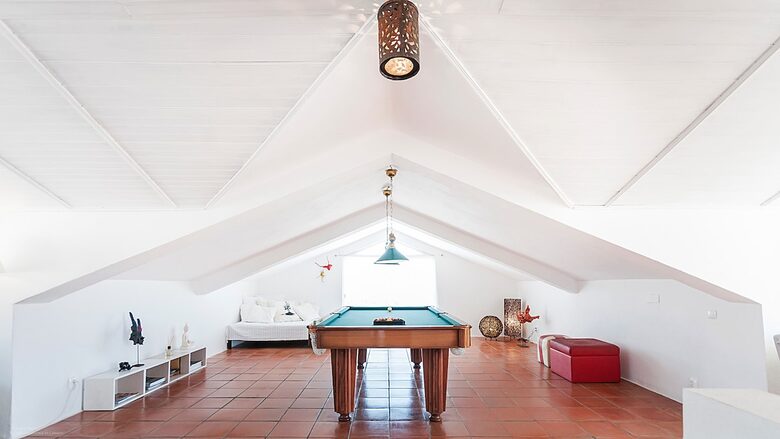 Sunlit Residence Steps from the Beach in Carvalhal - Carvalhal, Portugal