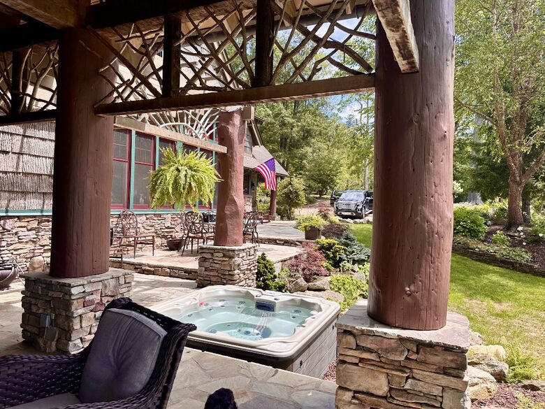 Farm Hollow - Banner Elk, North Carolina