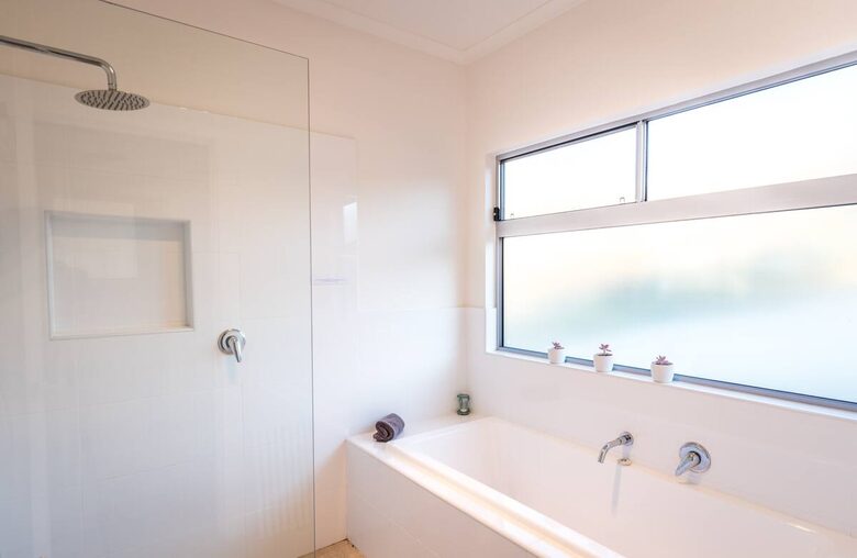 Middle River Beach House - Kangaroo Island, Australia