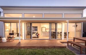 Middle River Beach House - Kangaroo Island, Australia