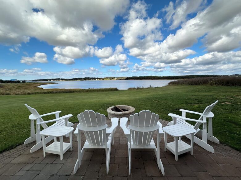 Modern Coastal Cottage on the Sou’West River - Clinton, Canada