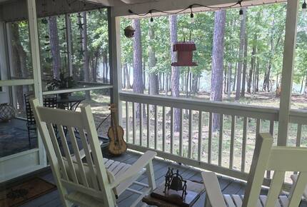 Porch w/adjoining screen porch.