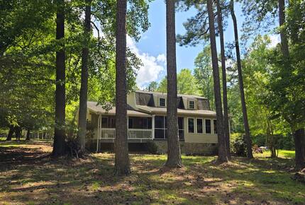 Quiet, private cottage in the woods.