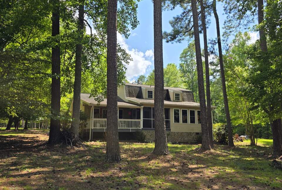 Quiet, private cottage in the woods.