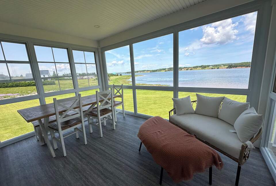 Modern Coastal Cottage on the Sou’West River - Clinton, Canada