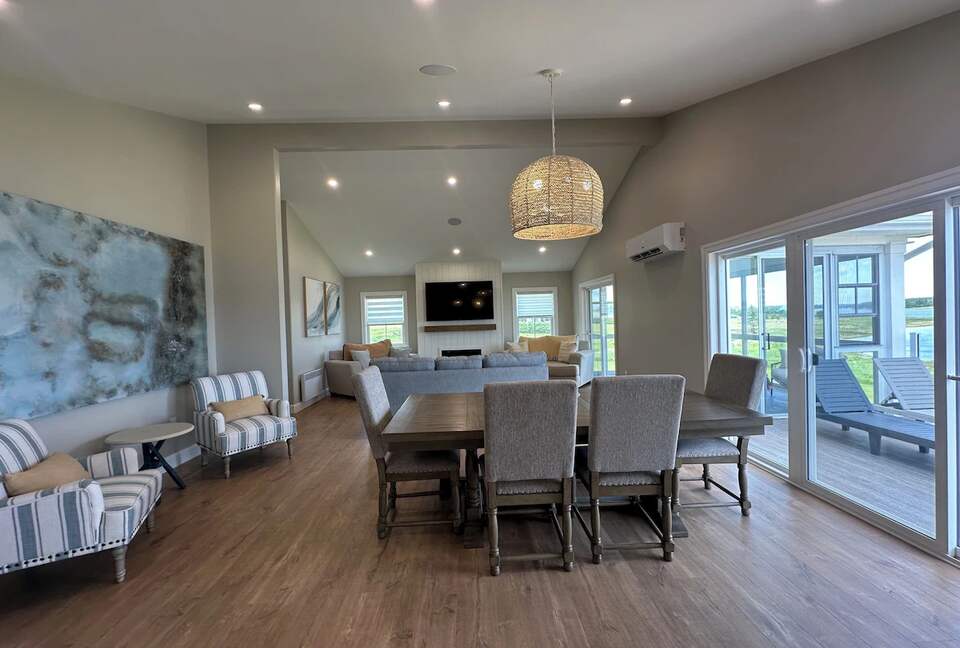 Modern Coastal Cottage on the Sou’West River - Clinton, Canada