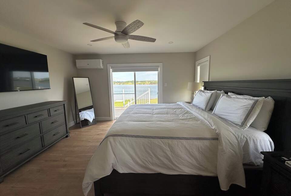 Modern Coastal Cottage on the Sou’West River - Clinton, Canada