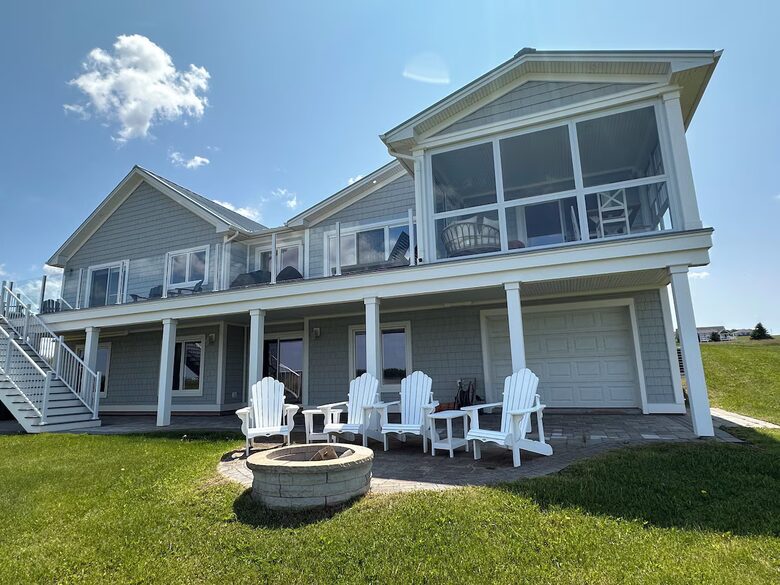 Modern Coastal Cottage on the Sou’West River - Clinton, Canada