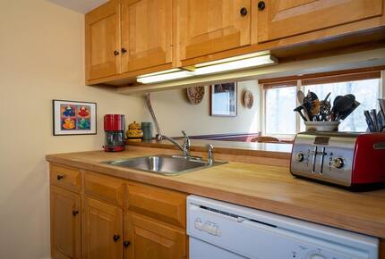 Warm and Welcoming Stratton Getaway - Stratton, Vermont