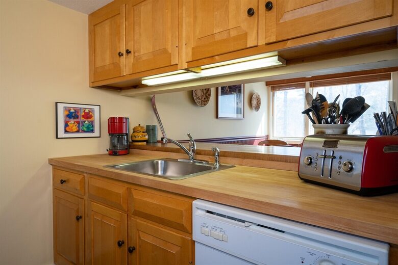 Warm and Welcoming Stratton Getaway - Stratton, Vermont