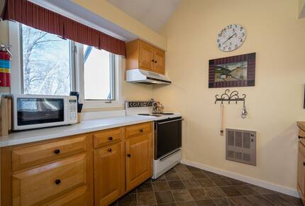 Warm and Welcoming Stratton Getaway - Stratton, Vermont