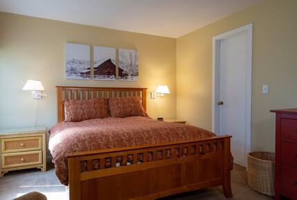 Warm and Welcoming Stratton Getaway - Stratton, Vermont