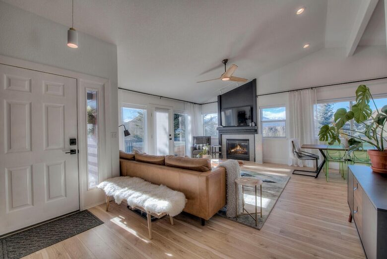 Lake Dillon Designer Retreat with Mountain Views - Dillon, Colorado