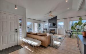 Lake Dillon Designer Retreat with Mountain Views - Dillon, Colorado