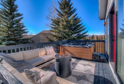 Lake Dillon Designer Retreat with Mountain Views - Dillon, Colorado