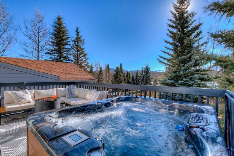 Lake Dillon Designer Retreat with Mountain Views - Dillon, Colorado