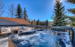 Lake Dillon Designer Retreat with Mountain Views - Dillon, Colorado