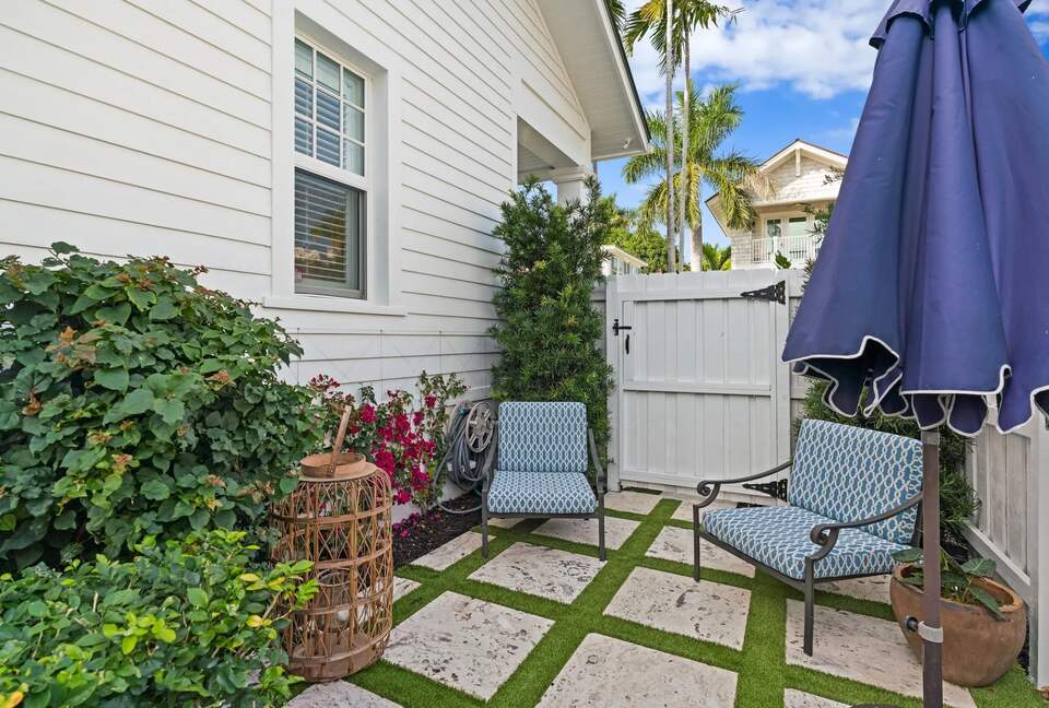 Charming Garden Oasis in the Heart of Palm Beach - Palm Beach, Florida