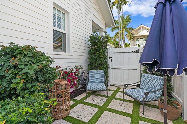 Charming Garden Oasis in the Heart of Palm Beach - Palm Beach, Florida