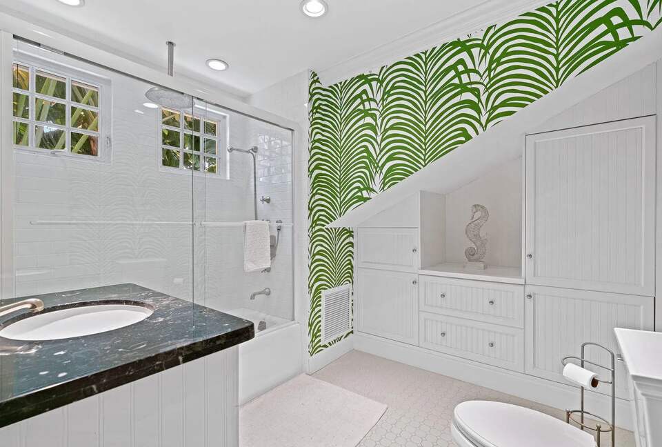 Charming Garden Oasis in the Heart of Palm Beach - Palm Beach, Florida