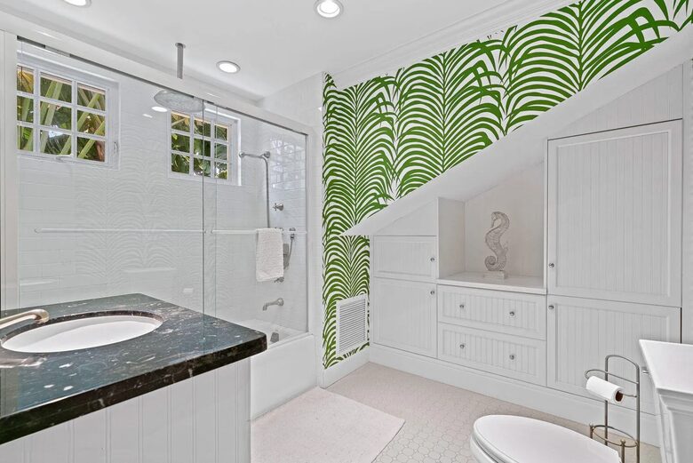 Charming Garden Oasis in the Heart of Palm Beach - Palm Beach, Florida