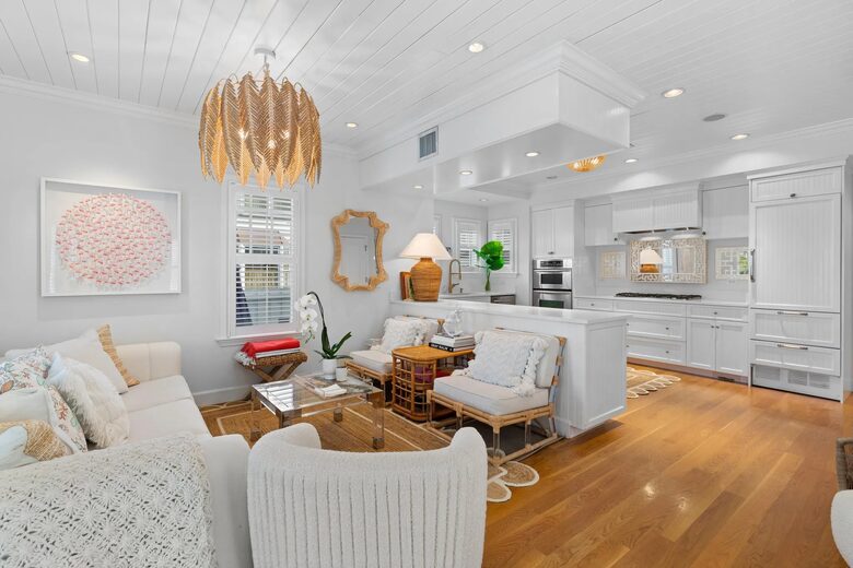 Charming Garden Oasis in the Heart of Palm Beach - Palm Beach, Florida