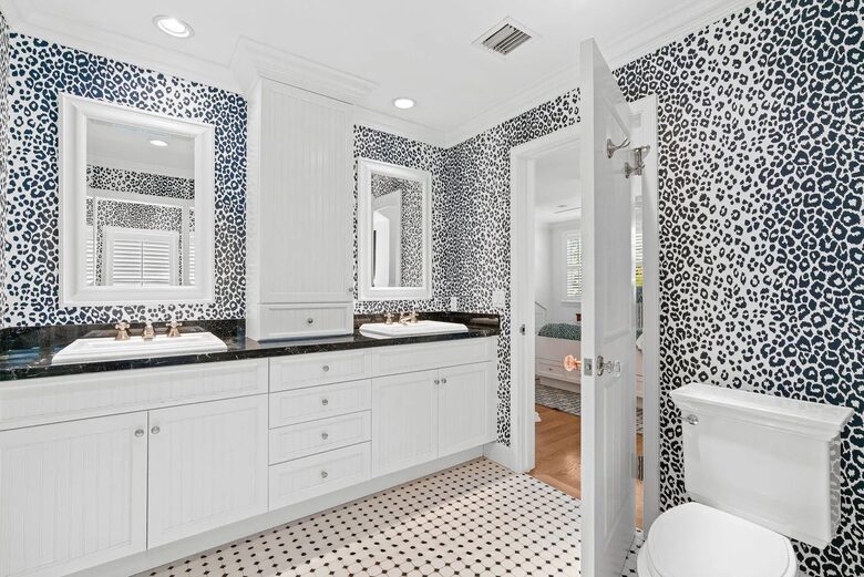 Charming Garden Oasis in the Heart of Palm Beach - Palm Beach, Florida