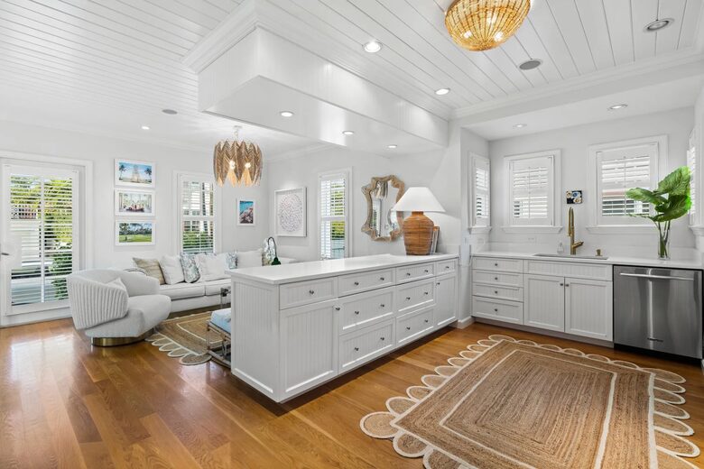 Charming Garden Oasis in the Heart of Palm Beach - Palm Beach, Florida