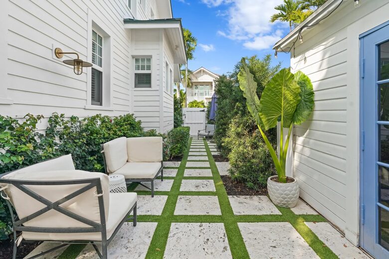 Charming Garden Oasis in the Heart of Palm Beach - Palm Beach, Florida