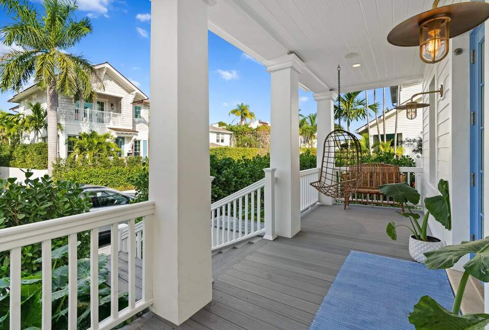 Charming Garden Oasis in the Heart of Palm Beach - Palm Beach, Florida